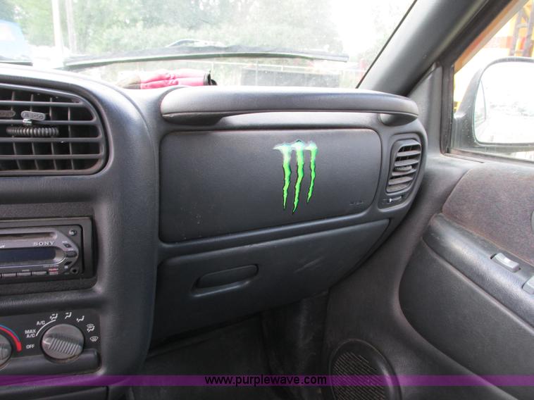 image for item L3750 1998 Chevrolet S10 LS Ext. Cab pickup truck