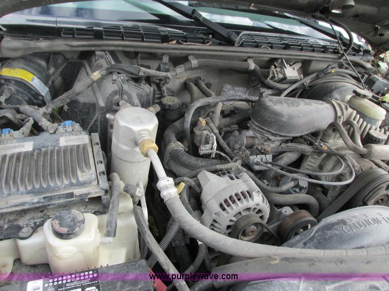 image for item L3750 1998 Chevrolet S10 LS Ext. Cab pickup truck