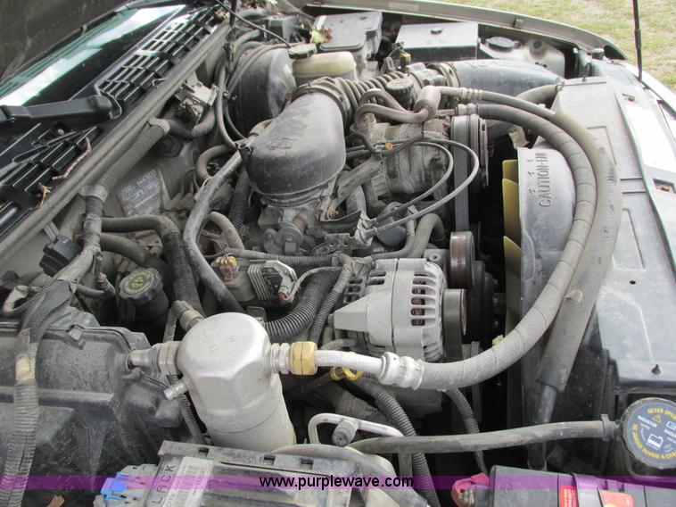 image for item L3750 1998 Chevrolet S10 LS Ext. Cab pickup truck