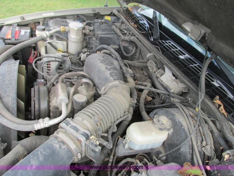 image for item L3750 1998 Chevrolet S10 LS Ext. Cab pickup truck