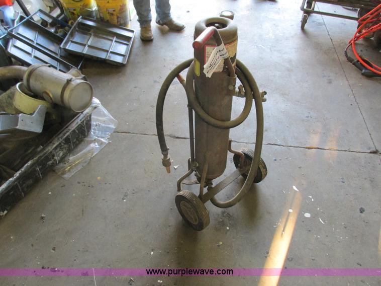 Lindsay sandblaster in Rochester, MN Item L3758 sold Purple Wave