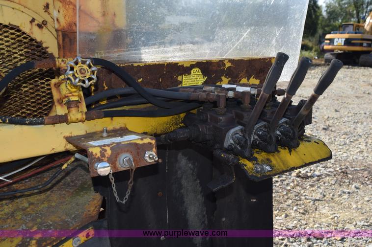 image for item L5906 Vermeer 665 stump grinder