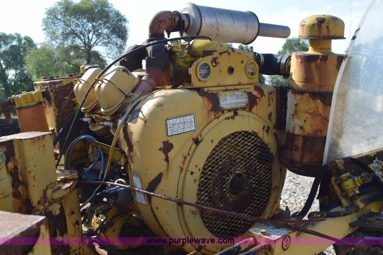 image for item L5906 Vermeer 665 stump grinder