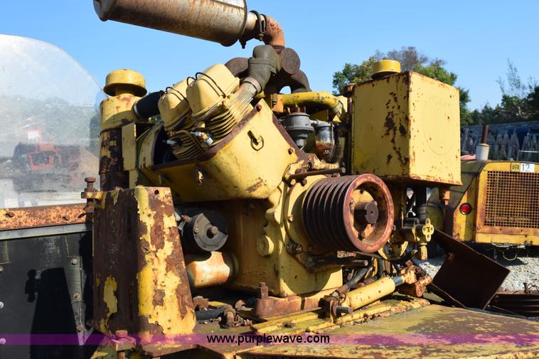 image for item L5906 Vermeer 665 stump grinder