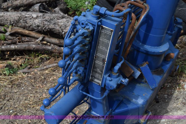 image for item L5914 Truck mounted hydraulic crane