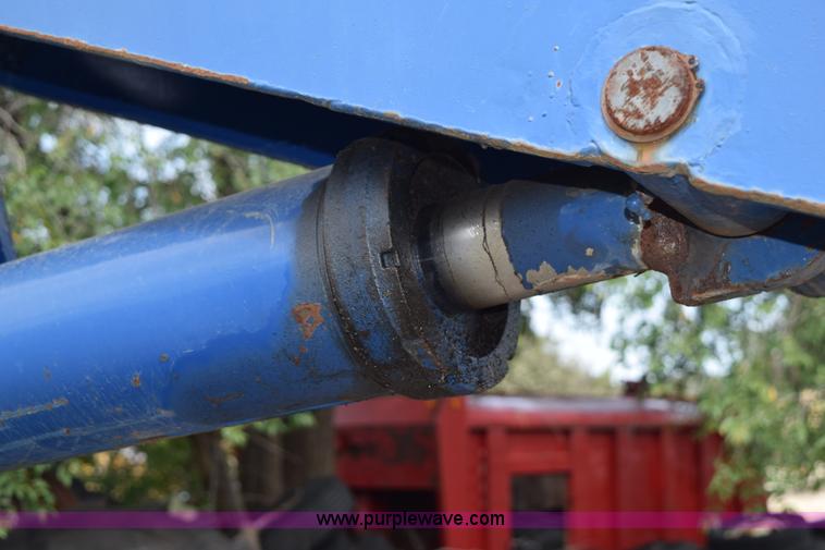 image for item L5914 Truck mounted hydraulic crane