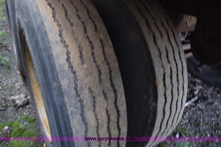 image for item L5928 1980 Pines dry van trailer