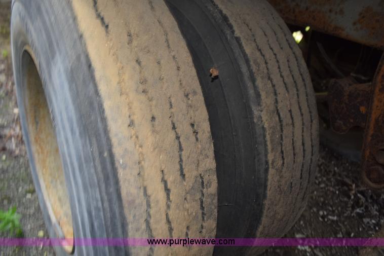 image for item L5928 1980 Pines dry van trailer