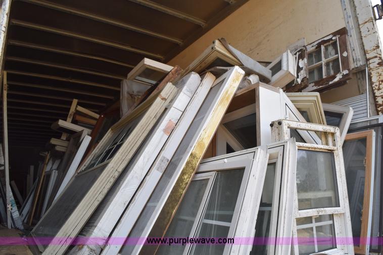 image for item L5929 Assorted windows