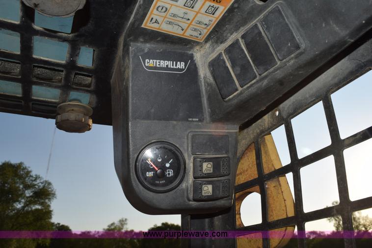 image for item L5963 2003 Caterpillar 267 skid steer