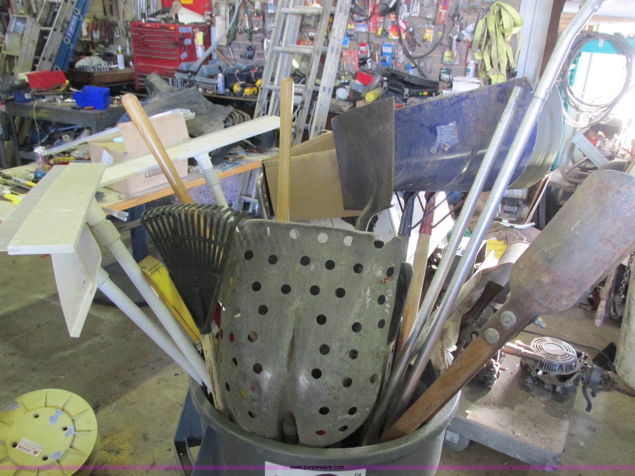 Assorted hand tools in Rochester, MN Item L3762 sold Purple Wave