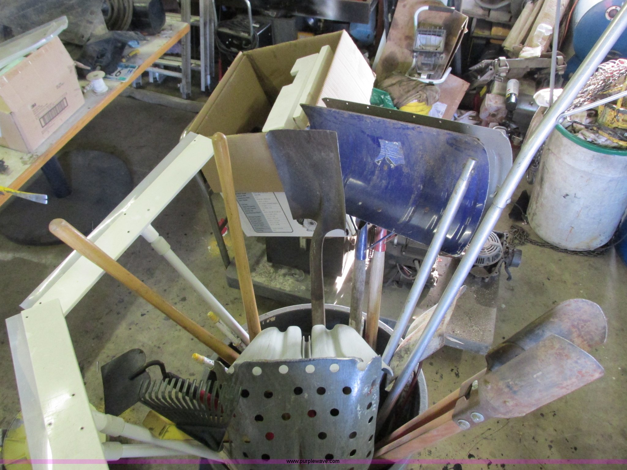 Assorted hand tools in Rochester, MN Item L3762 sold Purple Wave