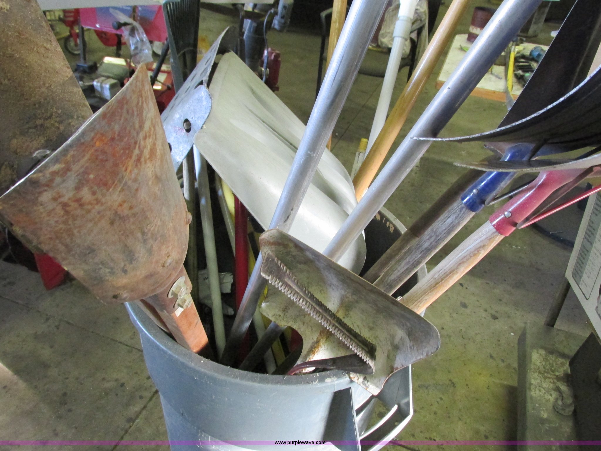 Assorted hand tools in Rochester, MN Item L3762 sold Purple Wave