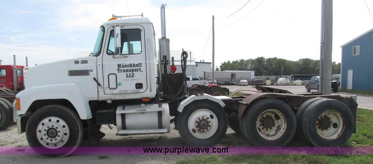 image for item H1141 1998 Mack CH613 semi truck