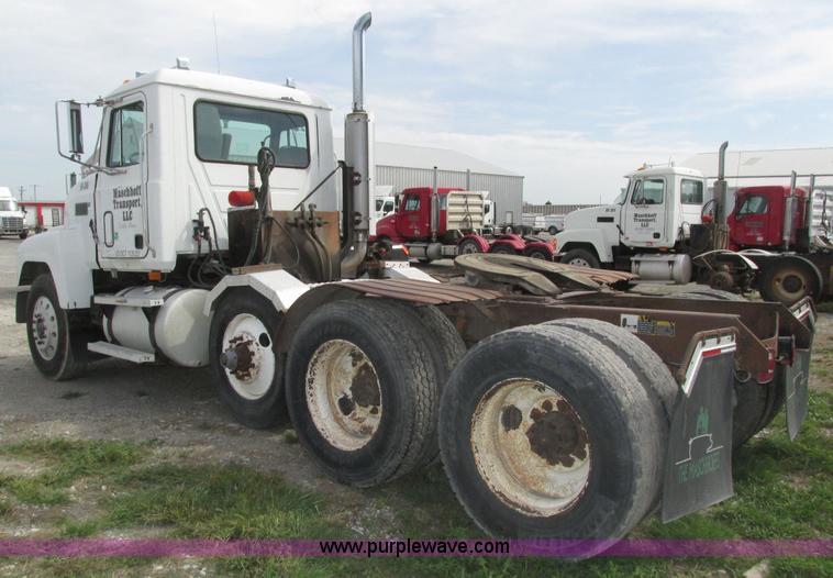 image for item H1141 1998 Mack CH613 semi truck