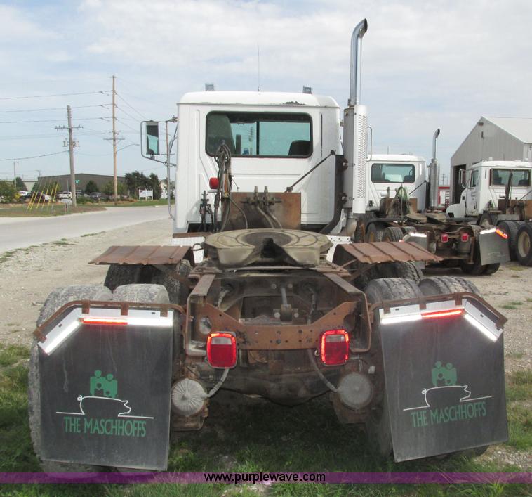 image for item H1141 1998 Mack CH613 semi truck