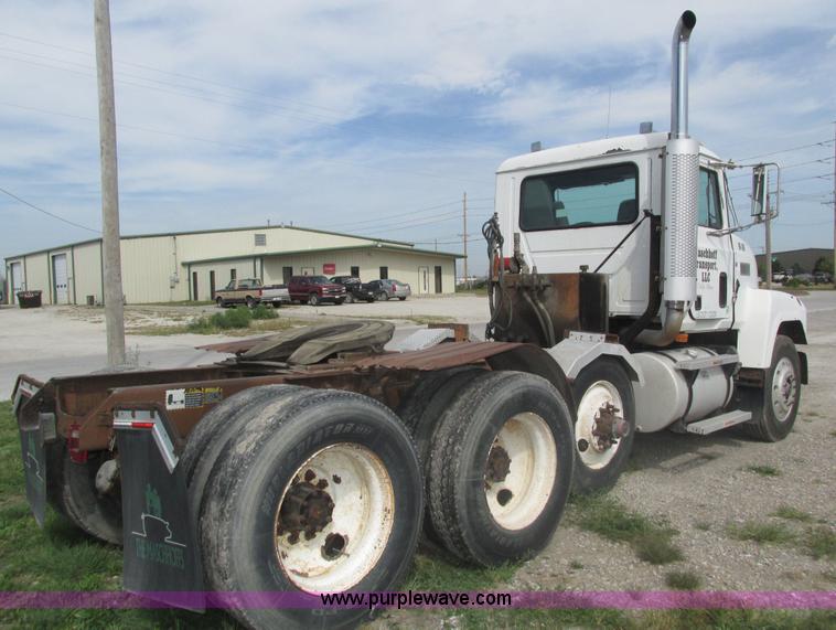 image for item H1141 1998 Mack CH613 semi truck