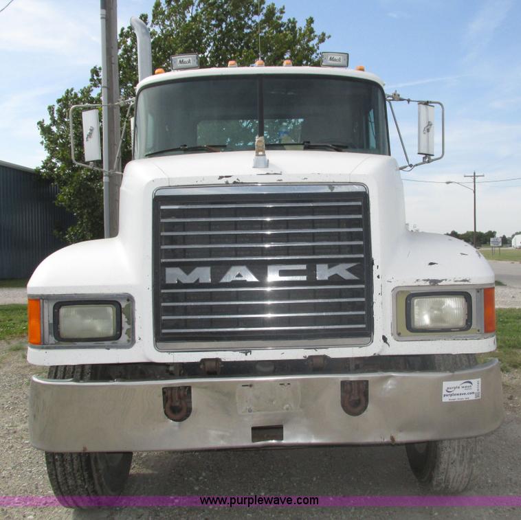 image for item H1141 1998 Mack CH613 semi truck