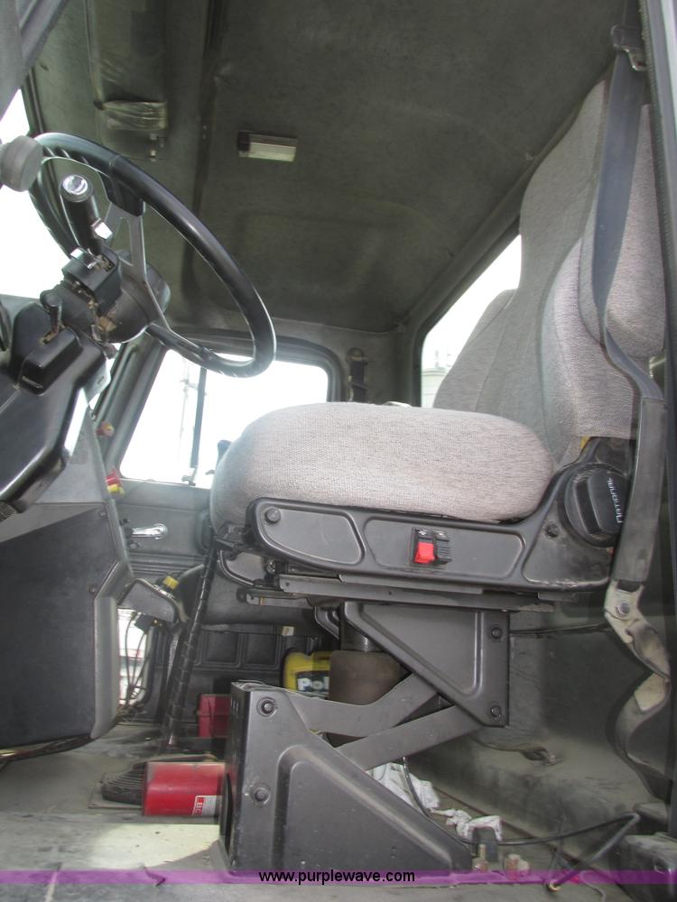 image for item H1141 1998 Mack CH613 semi truck