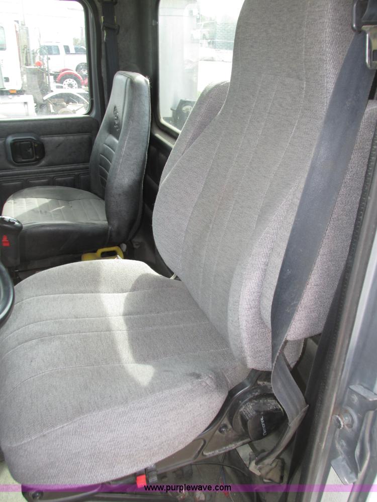 image for item H1141 1998 Mack CH613 semi truck