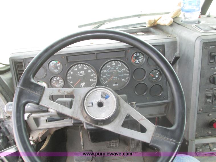 image for item H1141 1998 Mack CH613 semi truck