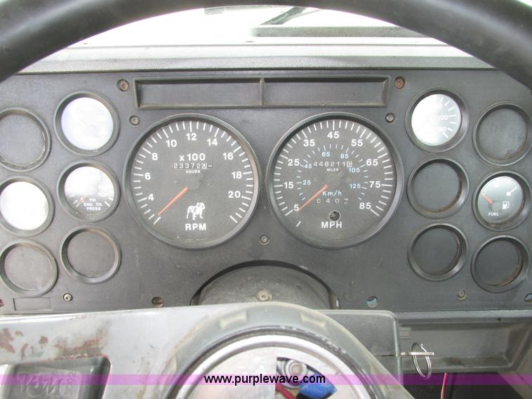 image for item H1141 1998 Mack CH613 semi truck