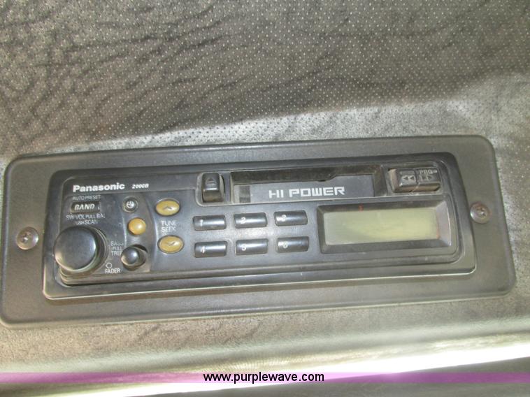 image for item H1141 1998 Mack CH613 semi truck