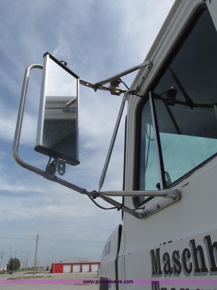 image for item H1141 1998 Mack CH613 semi truck