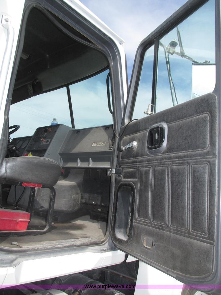 image for item H1141 1998 Mack CH613 semi truck