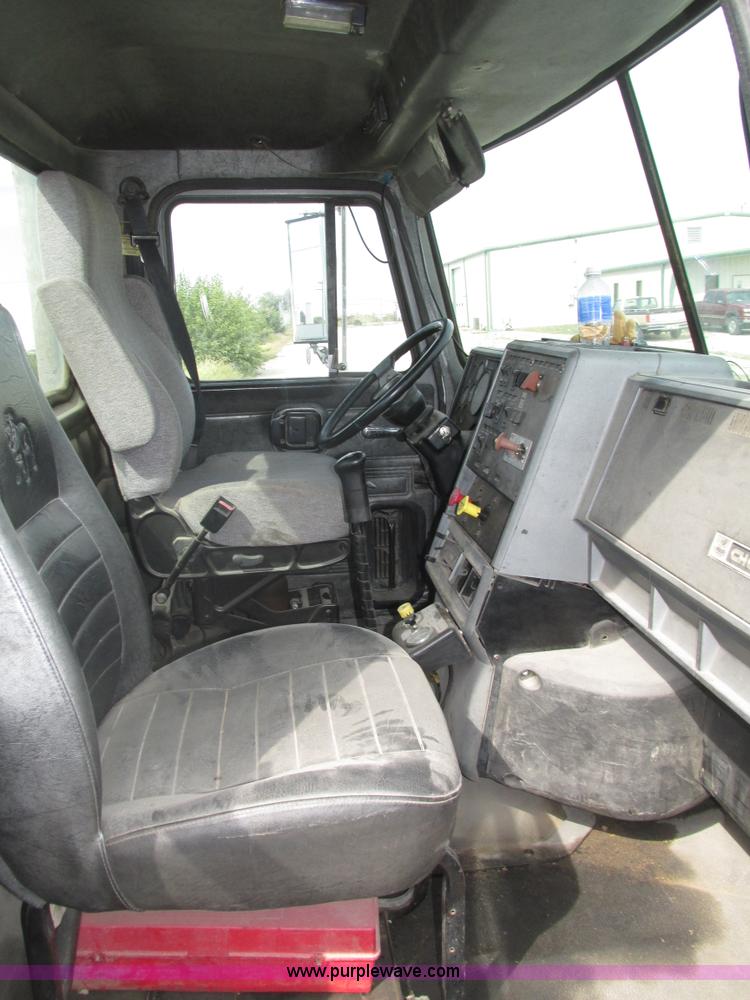 image for item H1141 1998 Mack CH613 semi truck