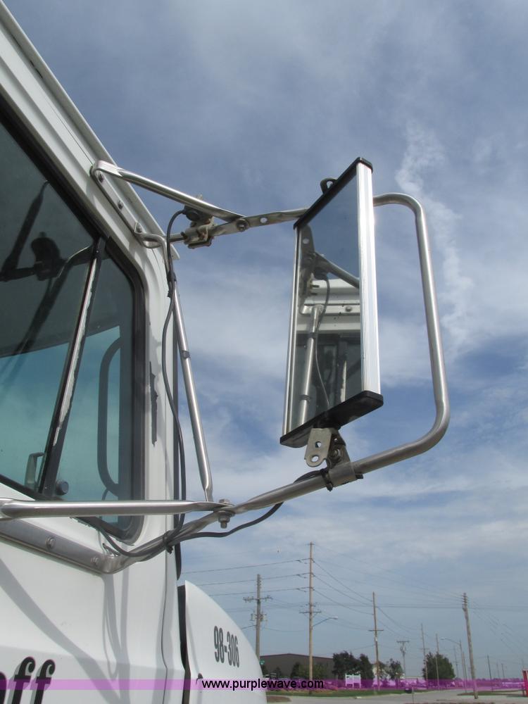 image for item H1141 1998 Mack CH613 semi truck