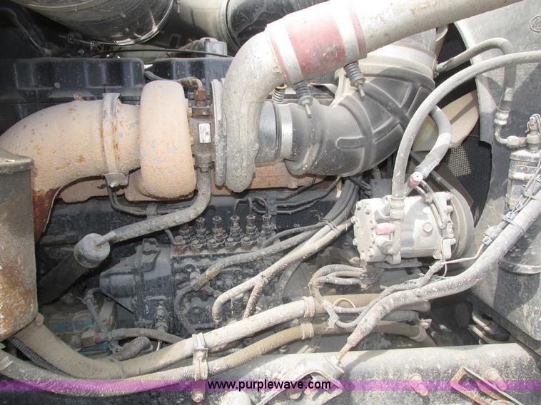 image for item H1141 1998 Mack CH613 semi truck