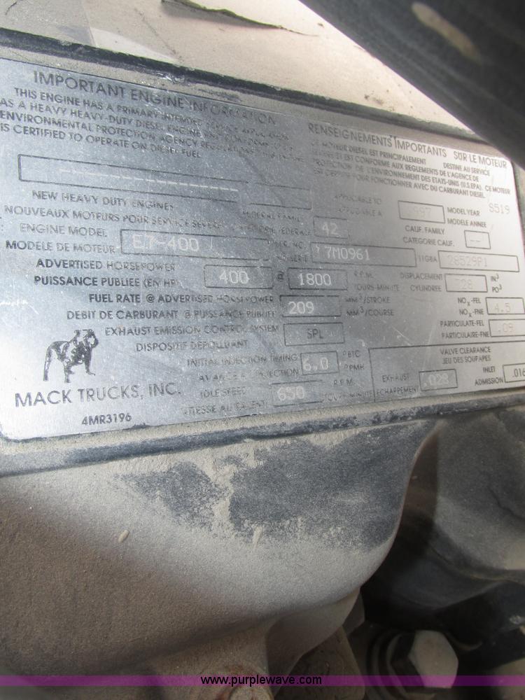 image for item H1141 1998 Mack CH613 semi truck