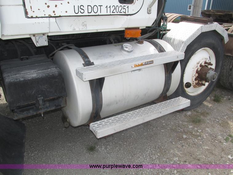 image for item H1141 1998 Mack CH613 semi truck