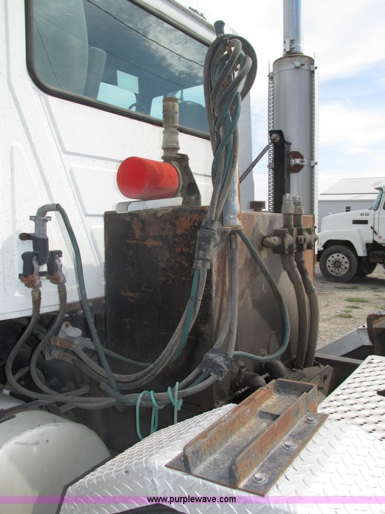 image for item H1141 1998 Mack CH613 semi truck