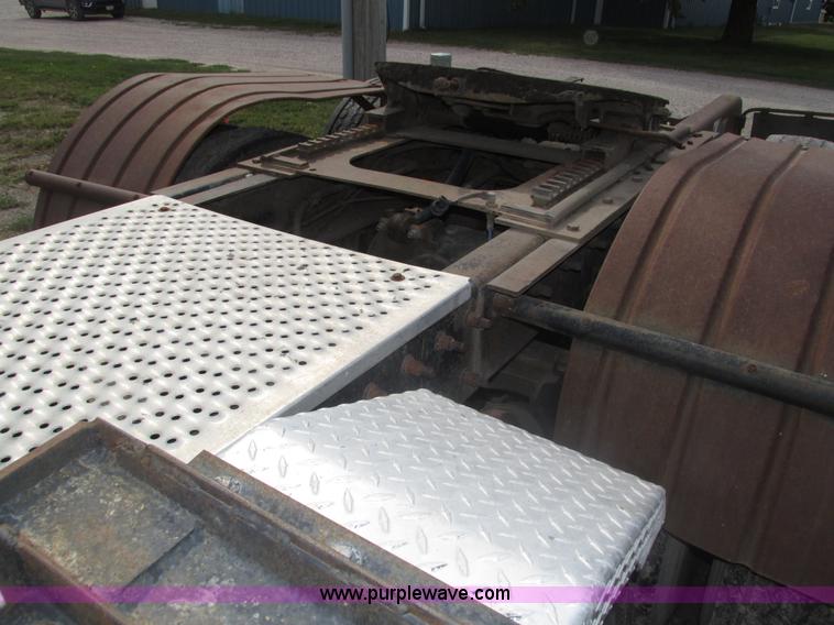 image for item H1141 1998 Mack CH613 semi truck