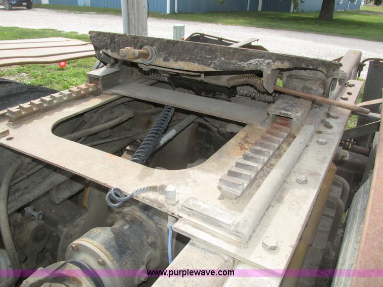 image for item H1141 1998 Mack CH613 semi truck