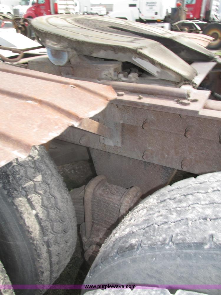 image for item H1141 1998 Mack CH613 semi truck