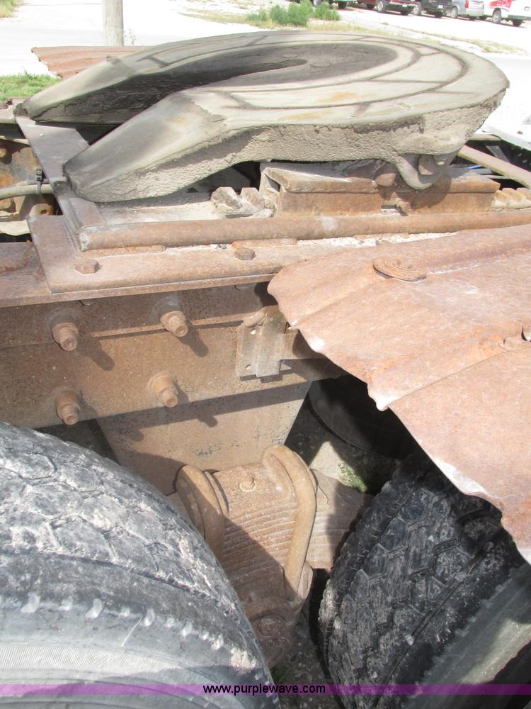 image for item H1141 1998 Mack CH613 semi truck