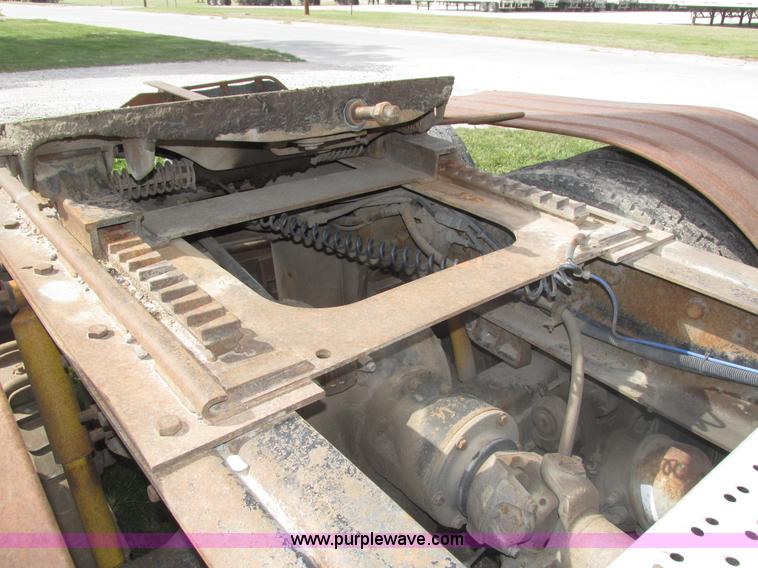 image for item H1141 1998 Mack CH613 semi truck