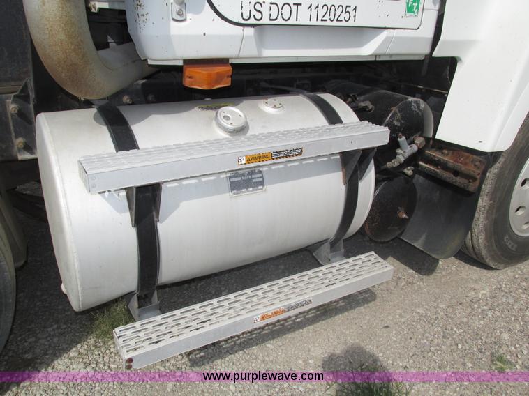 image for item H1141 1998 Mack CH613 semi truck