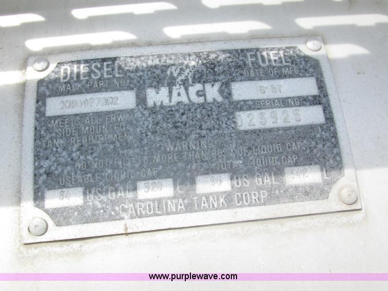 image for item H1141 1998 Mack CH613 semi truck