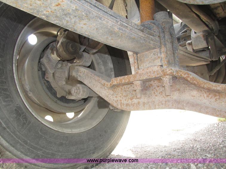 image for item H1141 1998 Mack CH613 semi truck