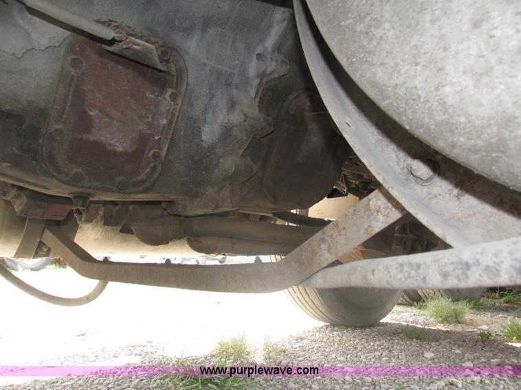 image for item H1141 1998 Mack CH613 semi truck