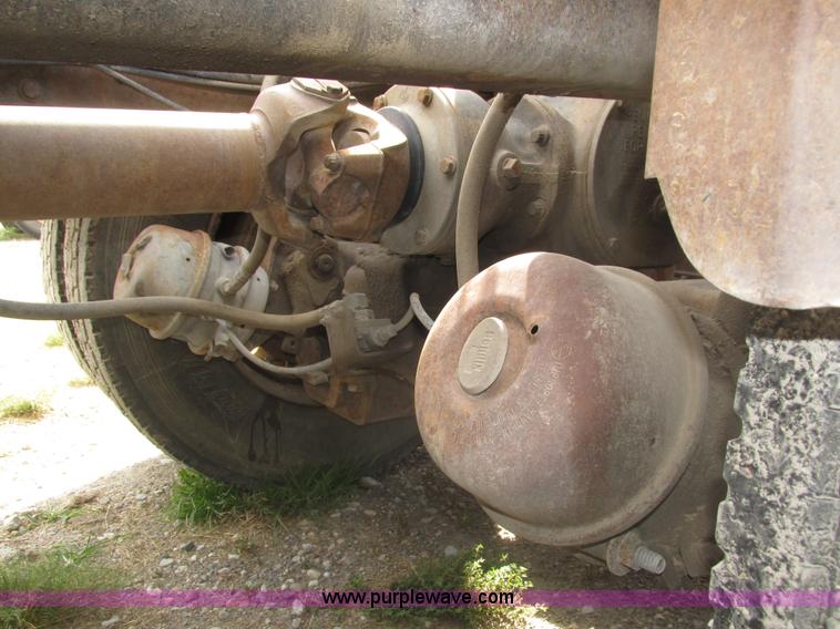 image for item H1141 1998 Mack CH613 semi truck