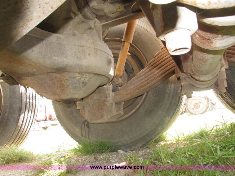 image for item H1141 1998 Mack CH613 semi truck