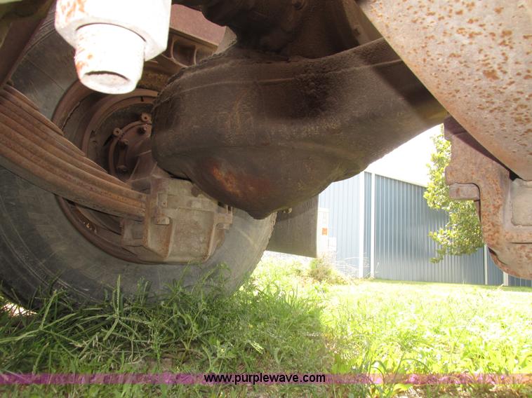 image for item H1141 1998 Mack CH613 semi truck