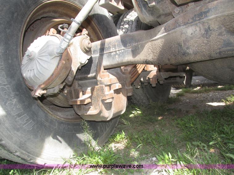 image for item H1141 1998 Mack CH613 semi truck