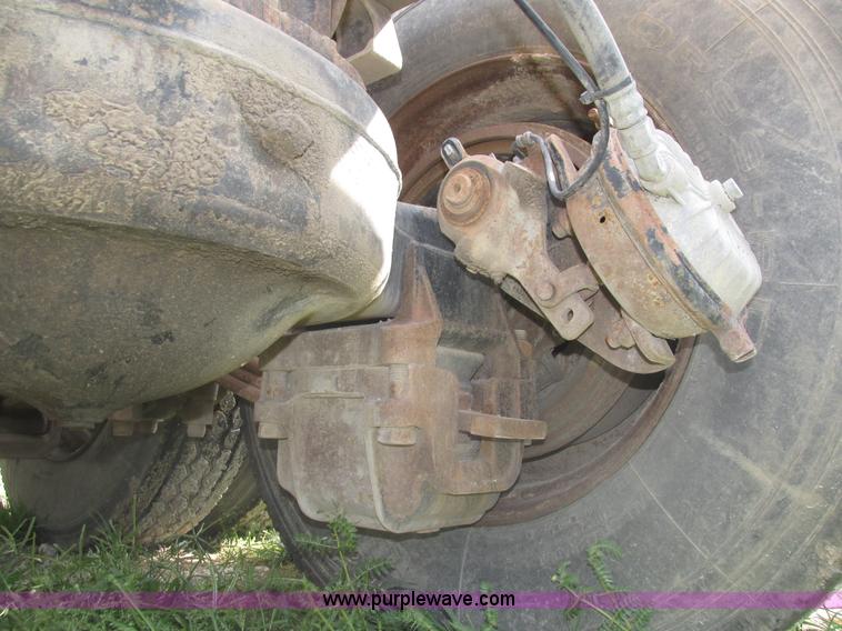 image for item H1141 1998 Mack CH613 semi truck