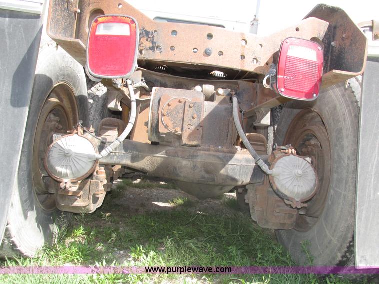 image for item H1141 1998 Mack CH613 semi truck